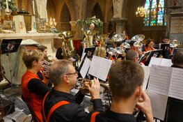 Kerstzangviering R.K kerk Heerenveen trekt veel publiek