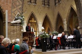 Kerstzangviering R.K kerk Heerenveen trekt veel publiek