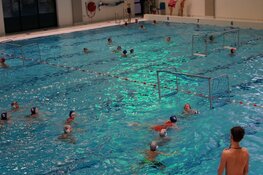 Schoolwaterpolotoernooi Sportstad Heerenveen druk bezocht